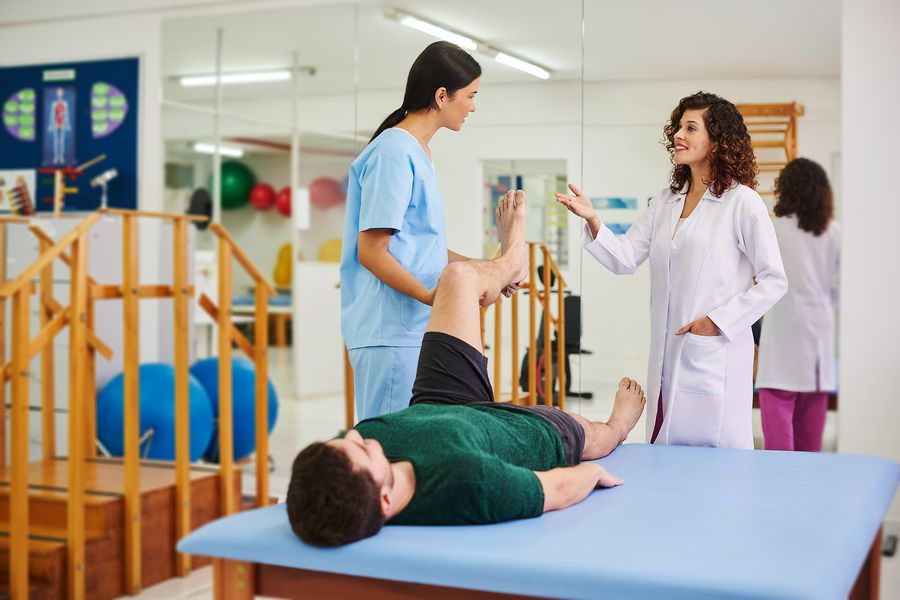 Clínicas-Escola próprias com especialidades a serviço da comunidade.